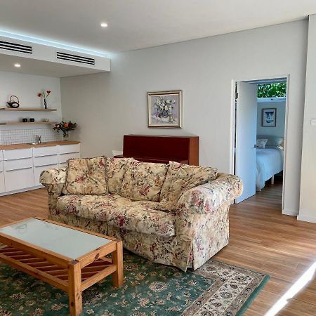 Tranquil Garden Apartment With Living Room Вуллонгонг Экстерьер фото
